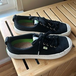 Cariuma black OCA low top sz 6.5